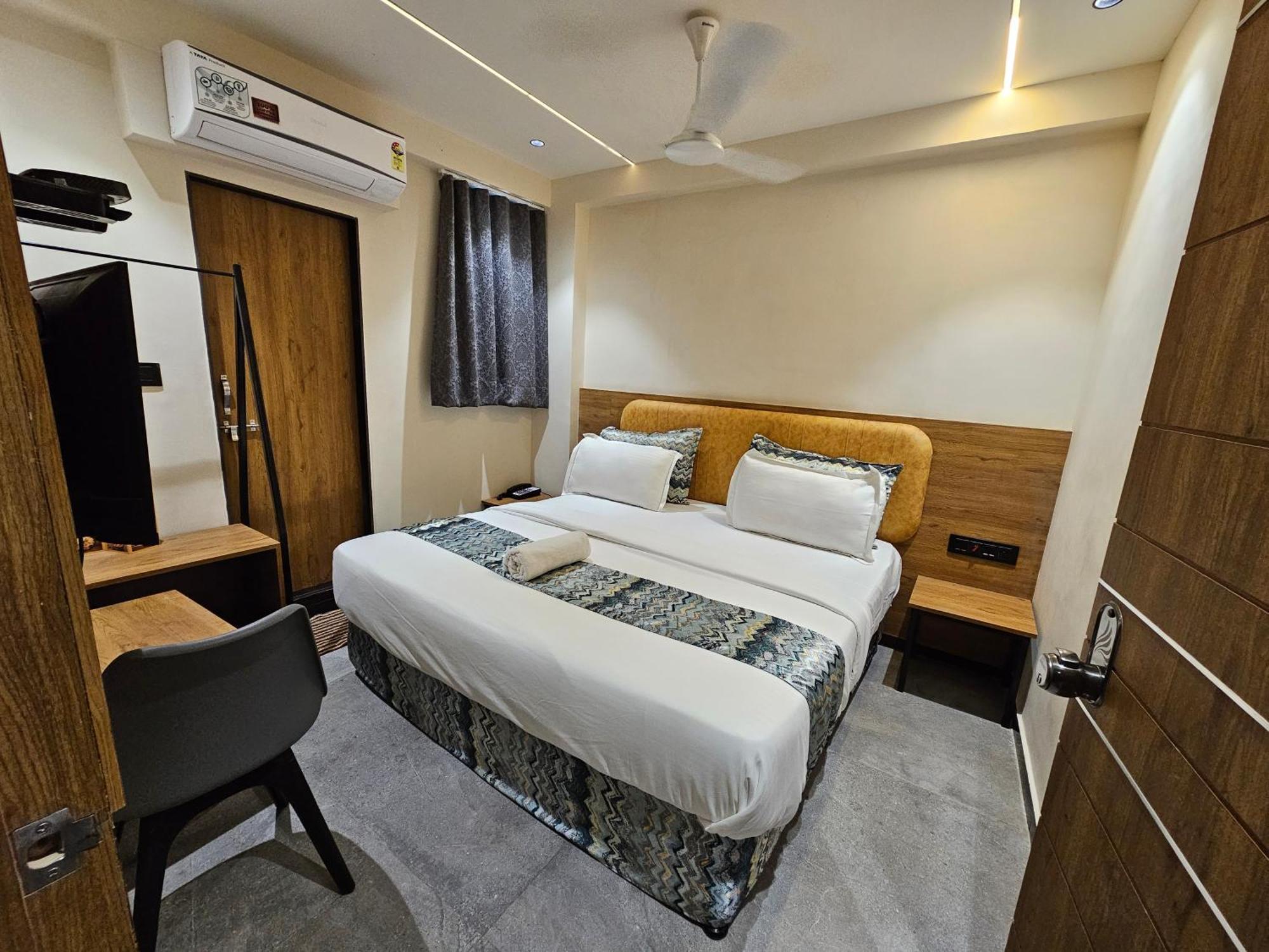 Hotel Nova Palm Rajkot Exterior photo